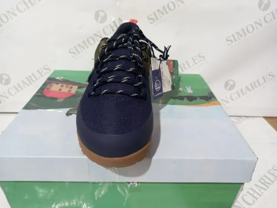 BOXED PAIR OF JOULES RAMBLE WATERPROOF SHOES IN GREEN/NAVY UK SIZE 3