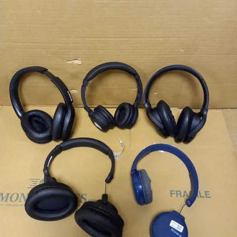 LOT OF APPROXIMATELY 10 WIRELESS & WIRED HEADPHONES TO INCLUDE SONY WH-H910N, GOJI GLITOBT18, JVC JUNIOR ETC
