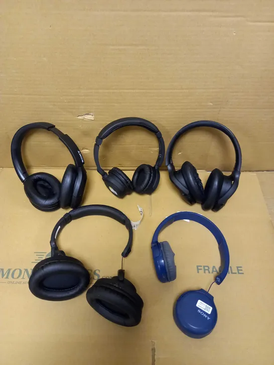 LOT OF APPROXIMATELY 10 WIRELESS & WIRED HEADPHONES TO INCLUDE SONY WH-H910N, GOJI GLITOBT18, JVC JUNIOR ETC