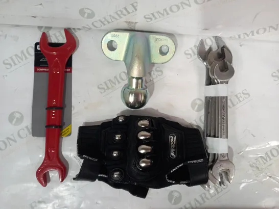 LOT OF APPROXIMATELY 8 ASSORTED CAR AND VEHICLE PARTS AND ITEMS TO INCLUDE MADBIKE FINGERLESS GLOVES SIZE M, NERRAD TOOLS COMPRESSION NUT SPANNER, ETC