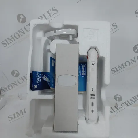 BOXED ORAL-B SMART 4 TOOTHBRUSH