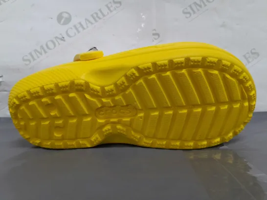 BOXED PAIR OF CROCS CLASSIC LINED CLOGS IN YELLOW UK SIZE M4/W5