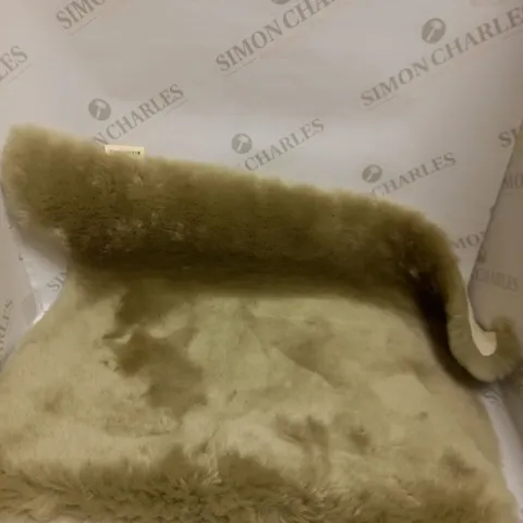 BINIBAMBA SHEEPSKIN TOAST WRIGGLEMAT