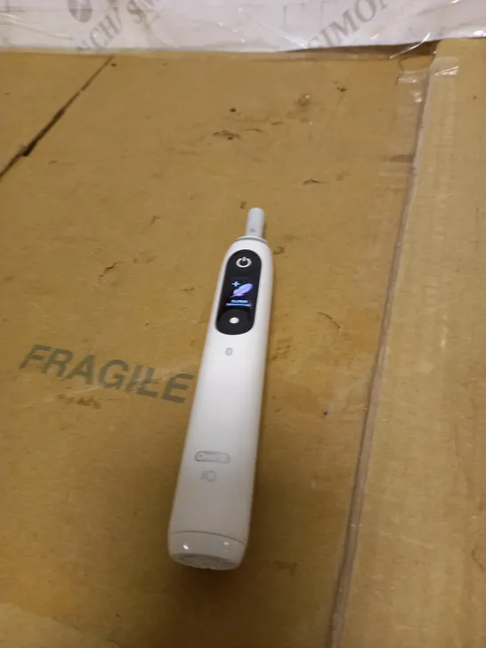 ORAL-B IO8 - ELECTRIC TOOTHBRUSH 