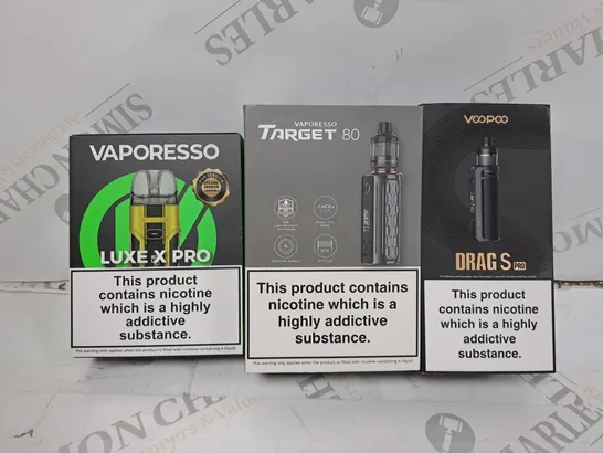 APPROXIMATELY 20 VAPES & E-CIGARETTES TO INCLUDE - VOOPOO DRAG S - VAPORESSO LUXE X PRO - VAPORESSO TARGET 80 ECT