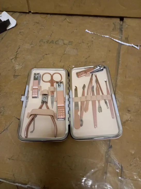 MANICURE SET & NAIL CLIPPER SET