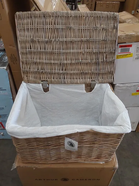 BOXED RECTANGULAR WICKER STORAGE BASKET WITH LID AND REMOVABLE LINING (1 BOX)