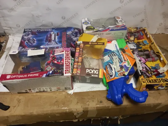 LOT OF 6 ASSORTED TOYS TO INCLUDE TRANSFORMERS, SUPER SOAKER, PONG ETC