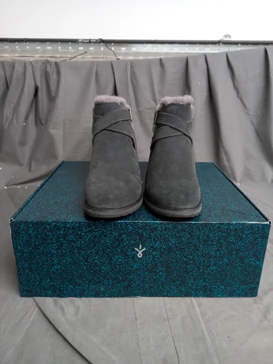 EMU MERAK SUEDE BOOTS SIZE 5