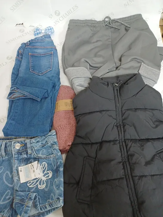 BOX OF APPROXIMATELY 35 ASSORTED KIDS CLOTHING ITEMS TO INCUDE - JEANS , GILET , TROUSERS ETC