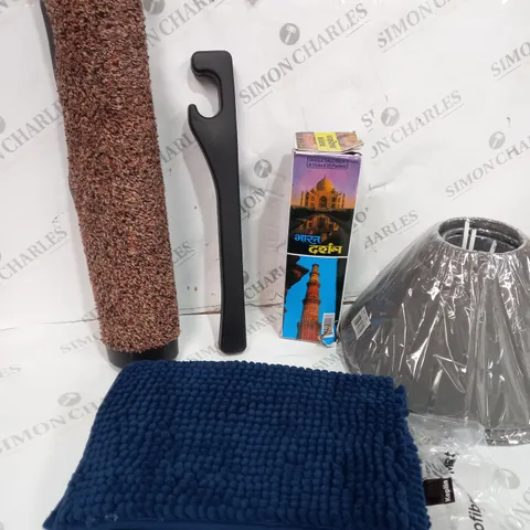 BOX OF APPROXIMATELY 15 ASSORTED ITEMS TO INCLUDE MICROFIBRE BATH MAT, LAMPSHADE, INCENSE ETC 