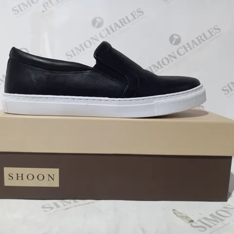 BOXED PAIR OF SHOON EIDOLON TRAINERS IN BLACK SIZE 7