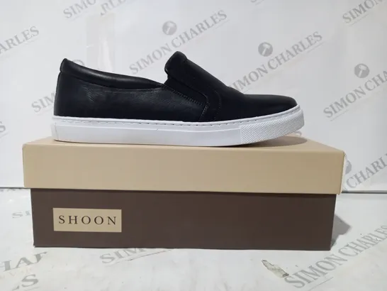 BOXED PAIR OF SHOON EIDOLON TRAINERS IN BLACK SIZE 7