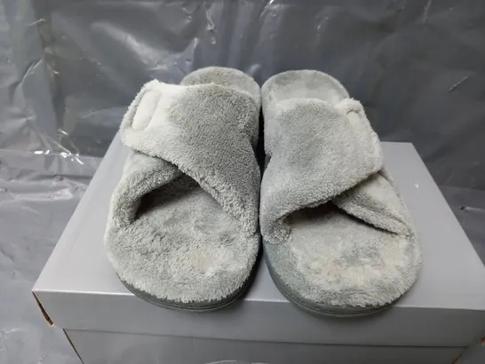 VIONIC INDULGE RELAX SLIPPERS IN LIGHT GREY - UK 6