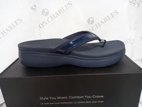 VIONIC PLATFORM OPEN TOE SANDAL IN NAVY - SIZE 7