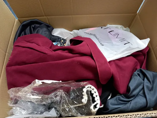 BOX OF APPROXIMATELY 22 ASSORTED CLOTHING ITEMS TO INCUDE - BEANIE , QUARTER ZIP , TROUSERS ETC