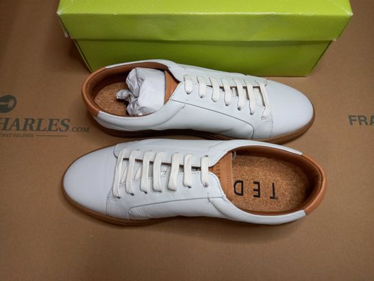BOXED PAIR OF TED BAKER WHITE TRAINERS - SIZE 10