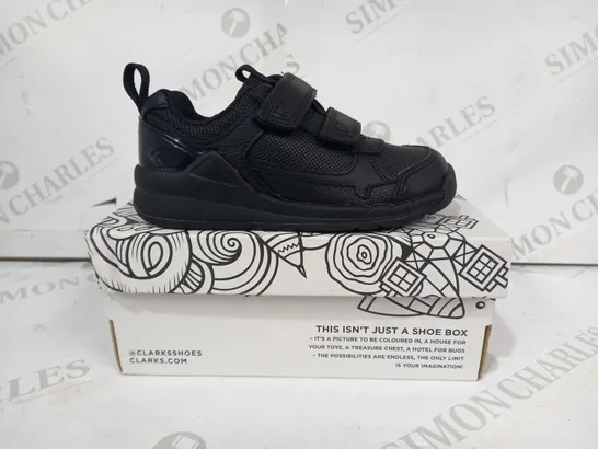 BOXED PAIR OF CLARKS ORBIT SPRINT KIDS SHOES IN BLACK UK SIZE 7.5