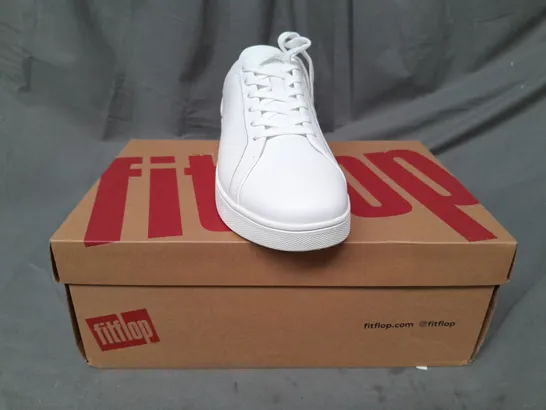 BOXED PAIR OF FITFLOP RALLY CRYSTAL-BACKTAB LEATHER SNEAKERS IN WHITE/SILVER UK SIZE 4