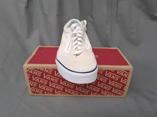 BOXED PAIR OF VANS OLD SKOOL SHOES IN CREAM UK SIZE 9.5