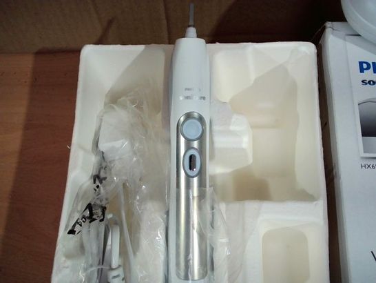 PHILIPS SONICARE AUTOMATIC TOOTH BRUSH WHITE