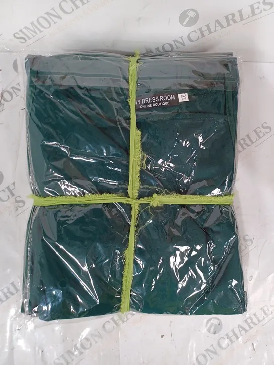 APPROXIMATELY 10 BRAND NEW MY DRESS ROOM TOPS IN GREEN SIZE 2XL