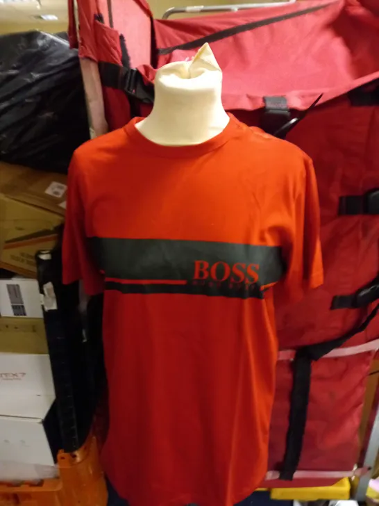 5 HUGO BOSS TSHIRTS IN WHITE,RED, BLACK, AND KHAKI IN SIZE M TOO XXL 