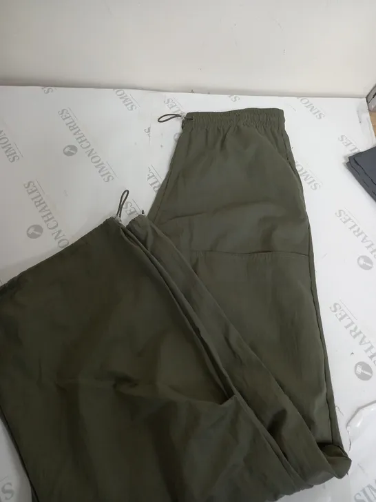 ZARA ELASTIC SMALL KHAKI CARGOS 