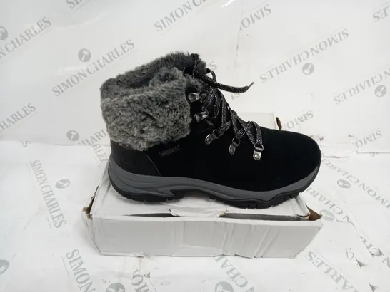 SKECHERS FAUX FUR CUFF BOOTS - UK SIZE 6.5