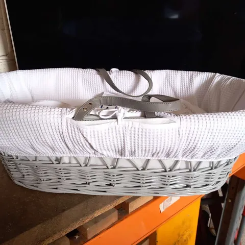CLAIR DE LUNE WAFFLE GREY WICKER MOSES BASKET AND DELUXE ROCKING STAND - WHITE