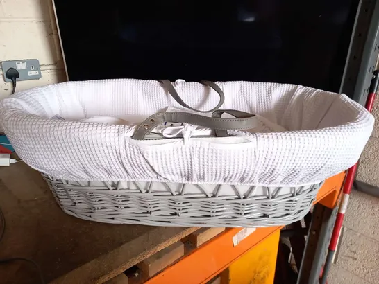 CLAIR DE LUNE WAFFLE GREY WICKER MOSES BASKET AND DELUXE ROCKING STAND - WHITE