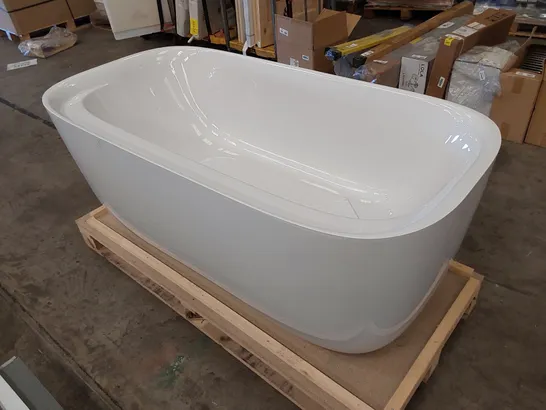 DESIGNER BATH IN WHITE WITH CLICK WASTE