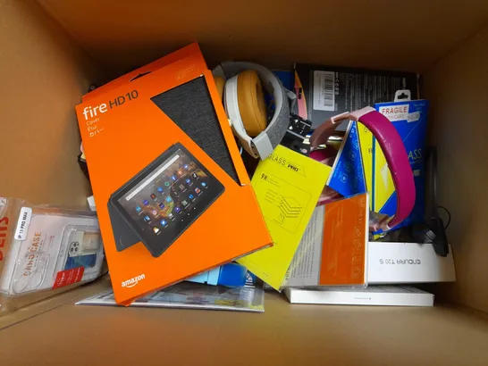 LOT OF APPROX 20 ASSORTED ITEM TO INCLUDE - FIRE HD 10 COVER - TEMPERED GLASS SCREEN - SKULL CANDY HEADSET ECT