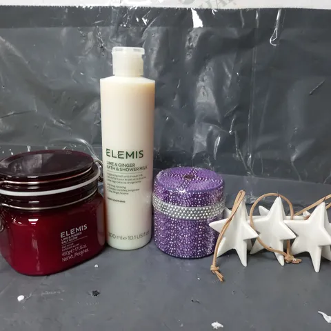 APPROXIMATELY 10 ASSORTED ITEMS TO INCLUDE ELEMIS DUO, STAR TREE ORNAMENTS, PRIA BEAUTY CREME, ETC