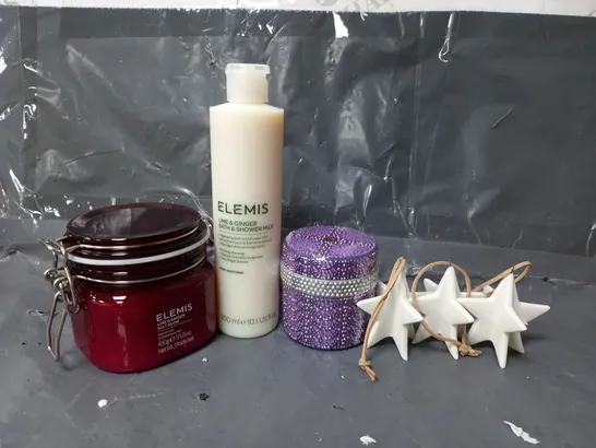 APPROXIMATELY 10 ASSORTED ITEMS TO INCLUDE ELEMIS DUO, STAR TREE ORNAMENTS, PRIA BEAUTY CREME, ETC