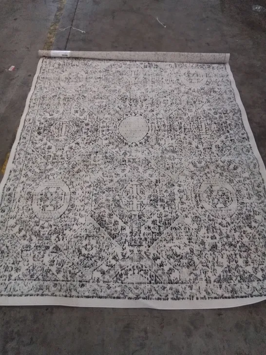 BODRUM ANTIQUE PATTERN GREY RUG // SIZE: 6'7" X 9'