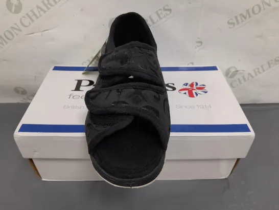 BOXED PAIR OF PADDERS LYDIA OPEN TOE SHOES IN BLACK SIZE 6