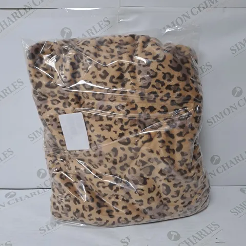 BOXED LEOPARD PRINT NECK PONCHO // SIZE UNSPECIFIED