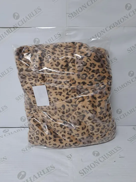 BOXED LEOPARD PRINT NECK PONCHO // SIZE UNSPECIFIED