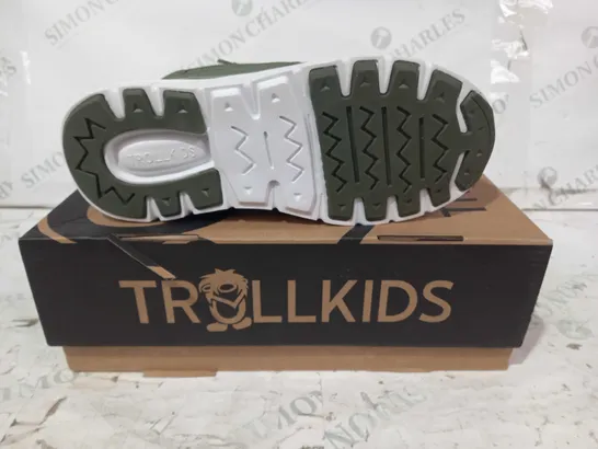 BOXED PAIR OF TROLLKIDS STAVANGER NID CUT WINTER SHOES IN MOSS/LIME UK SIZE 4