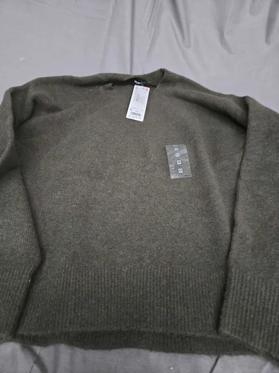 UNIQLO KHAKI NITTED JUMPER - MEDIUM