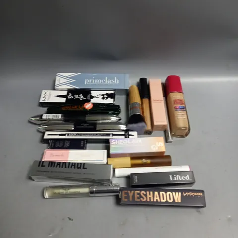 LOT OF ASSORTED COSMETICS AND BRUSHES TO INCLUDE RIMMEL AND SHEGLAM 
