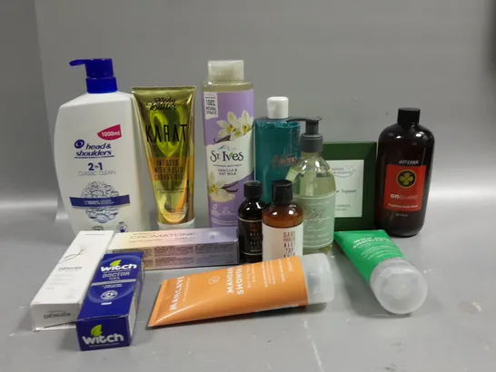 APPROXIMATELY 15 ASSORTED COSMETICS AND BEAUTY ITEMS TO INCLUDE AVEENO, HEAD AND SHOULDERS AND ST.IVES