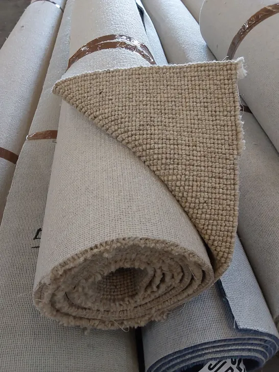 ROLL OF QUALITY ANGORA PADSTOW STRATA CARPET // SIZE: APPROX. 1.12 X 4m