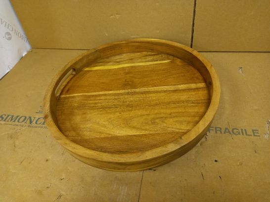 SAMHITA ROUND SERVING TRAY IN ACACIA WOOD WITH HANDLES