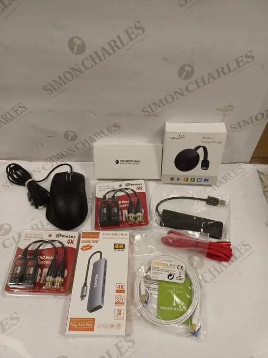 BOX OF APPROXIMATELY 25 ASSORTED ELECTRICAL PRODUCTS TO CONTAIN WIRELESS DISPLAY DONGLE, USB MOUSE, 6-IN-1 USB HUB ETC 