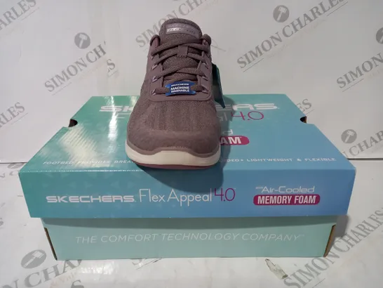 BOXED PAIR OF SKECHERS FLEX APPEAL 4.0 TRAINERS IN MAUVE UK SIZE 4