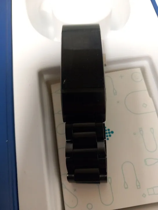 BOXED FITBIT CHARGE 2 HEART RATE AND FITNESS WRISTBAND