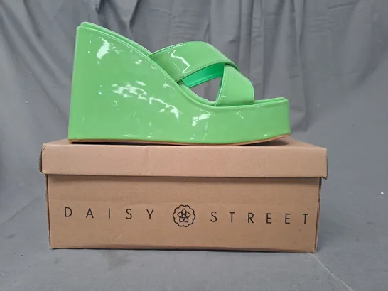 BOXED PAIR OF DAISY STREET WEDGE CROSSOVER MULES IN GREEN UK SIZE 6