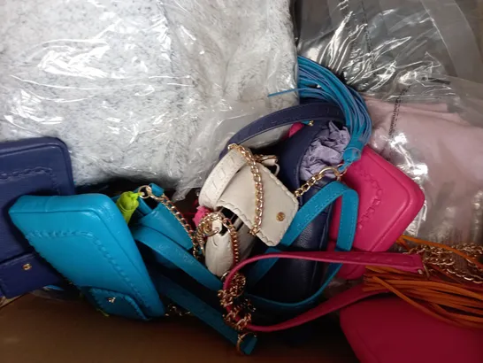 BOX OF APPROXIMATELY 15 ASSORTED CLOTHING AND ACCESSORY ITEMS IN VARIOUS COLOURS, STYLES, AND SIZES TO INCLUDE WYNNE COLLECTION, BEN DE LISIS, ETC - COLLECTION ONLY